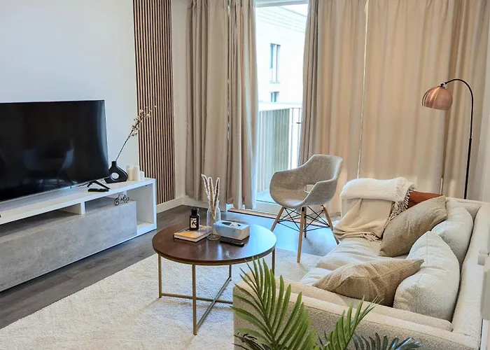 Modernistic 2 Bed - 2 Bath Flat Near Central London