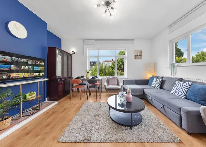 Duplex 3 Bed Apartment - Near Station - Golders Green - Central London