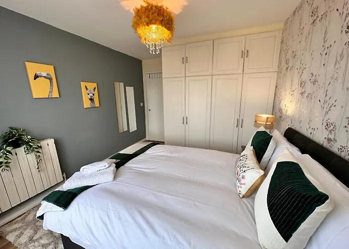 Kensington Two Bedroom Apartment Near Cromwell Hospital