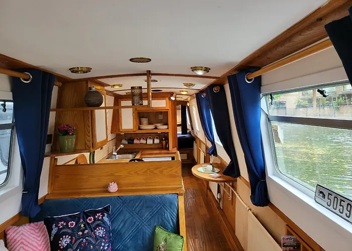 Cosy Canal Boat In Little Venice By Paddington For Family & Friends