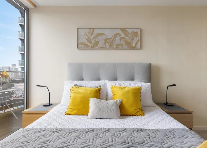 Stratford Skyview Apartment