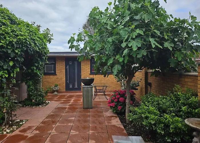 Spacious Guest Suite - Harrow