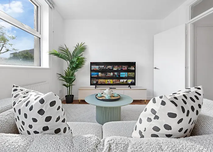 Modern 2Br Near Tower Bridge