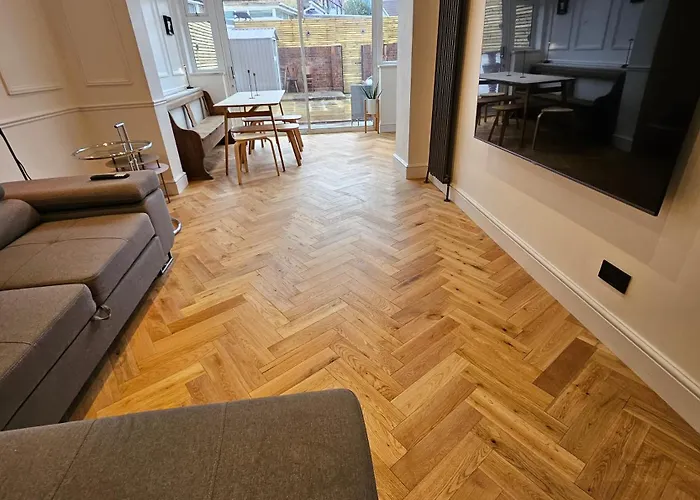 Wembley London Lovely 6 Bed House Sleeps Up To 14