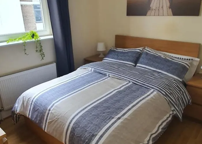 Double Room&Private Bath Near The Square Mile