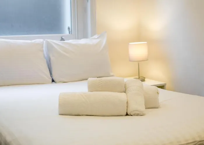 Central London 3-Bed Apartment Near Oxford Street