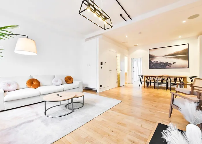 Wonderful Fitzrovia 3 Bed Apartment