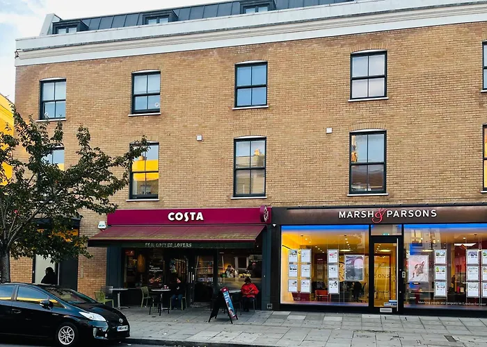 Fully Furnished Duplex Apartment In Askew Road