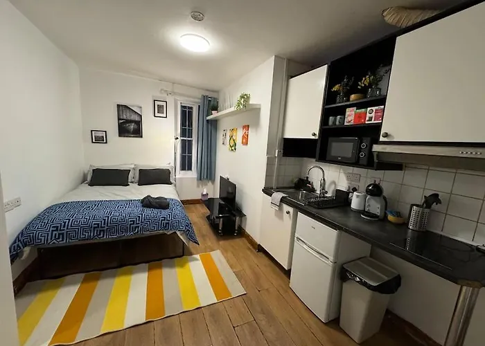 Central Earls Court Studio Flat
