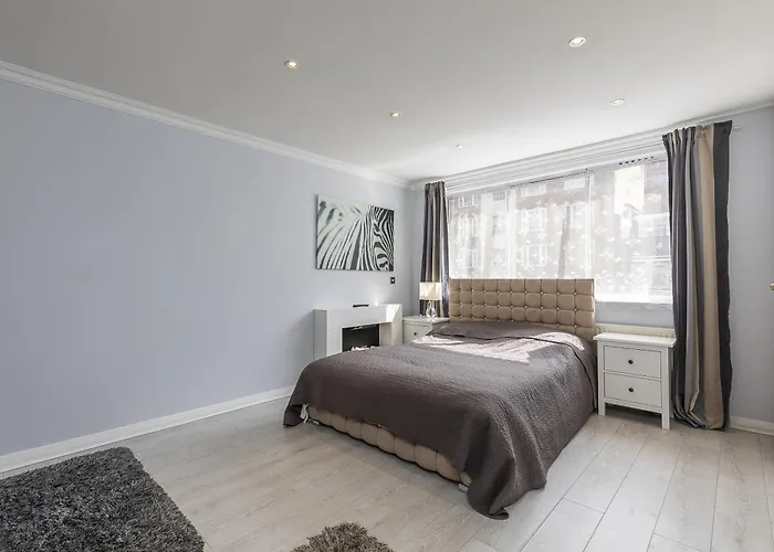 Gorgeous 4 Bedrooms Apartment Near Hyde Park And Oxford St