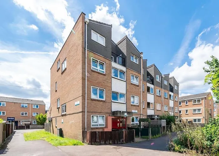Bright Spacious 2 Bedroom Flat In Zone One
