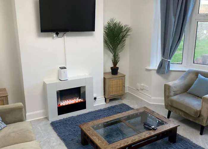 Eejs Stylish 3 Bedroom House - Greenwich