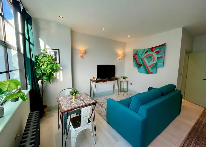 Cute 1-Bedroom Ground Apartment In Stoke Newington