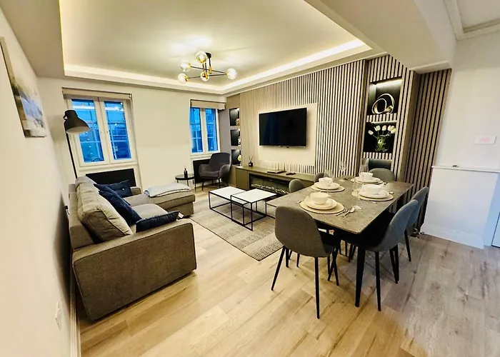 Modern 3 Bedroom Central Marylebone Apt, 5 Min From Station! London