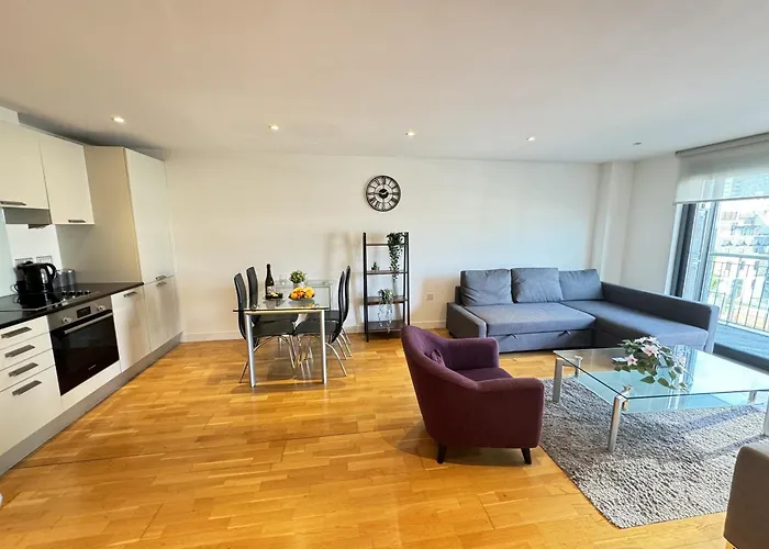 Cosy Modern Tower Bridge Apartment