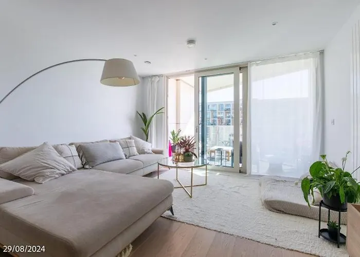 Luxury Apartment By City Airport