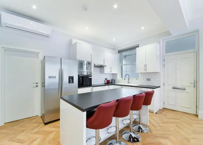 Modern Three-Bedroom Flat In Paddington