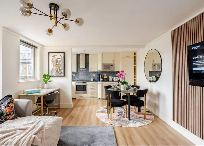Top Floor Luxury Penthouse - Sleeps 6