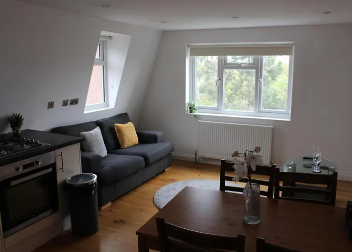 1 Bedroom, Sleeps 5, 30 Minutes To City Centre