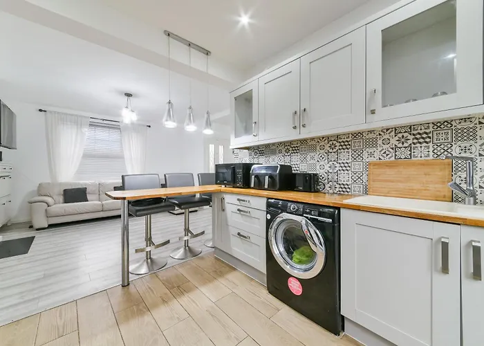 Bromley Serviced Apartments - Beckenham Place Park - London - 2 Bed House - Free Parking - 2 Beds 1 Sofabed
