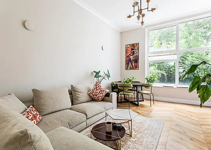 Well-Decorated Notting Hill Flat