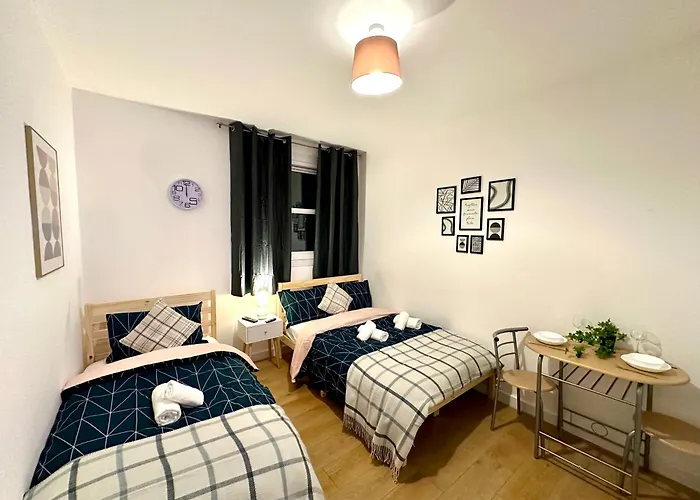 Bright Studio Flat In City Centre