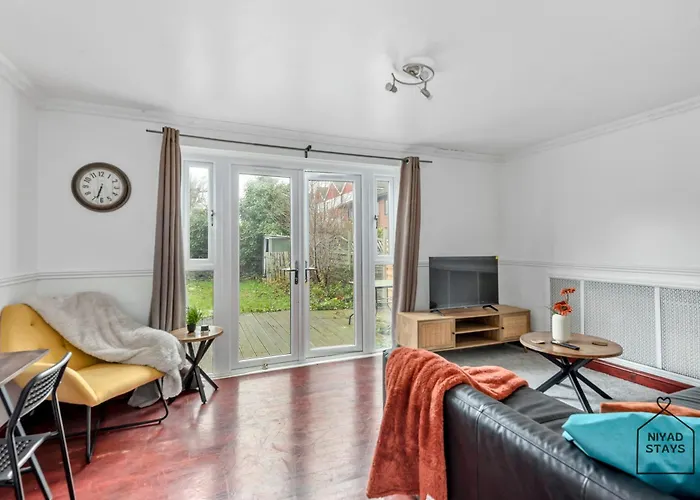 Hale Lodge, Comfy Stay For Families And Contractors