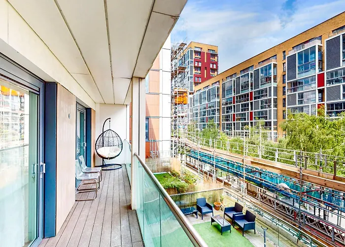 Chic 2Bed Apt - 4 Mins To Dalston Junction Station