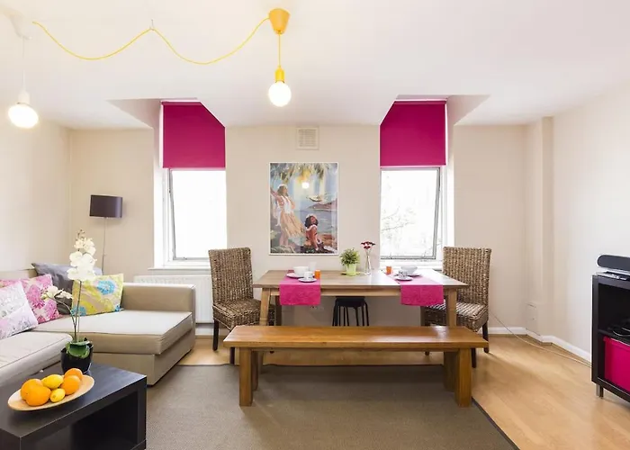 Trendy Spacious 1 Bedroom Flat