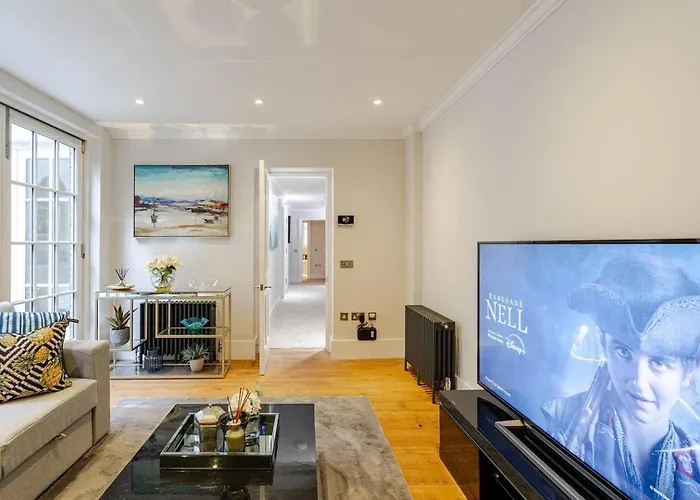 Lavish Designer 3 Bed Apartment Near Oxford Street