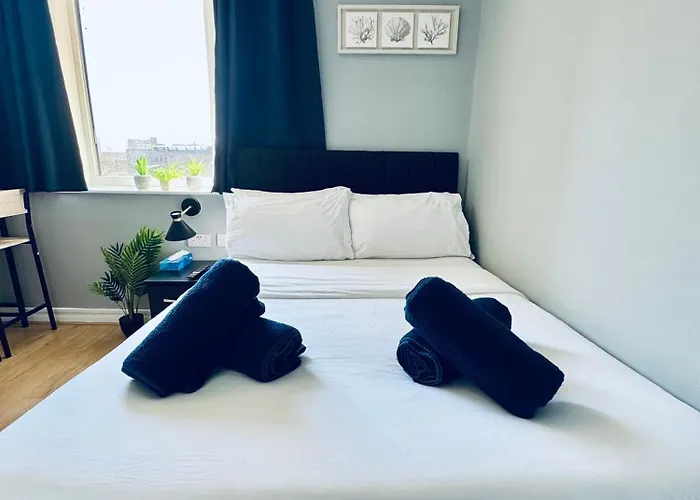 Unique Studio Flat In City 1111