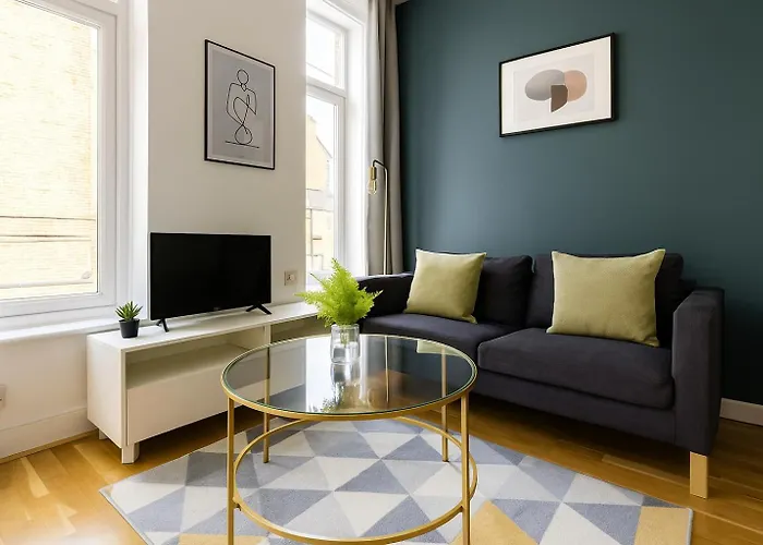 Bright & Central Flat Steps From Whitecross Market & Moorgate