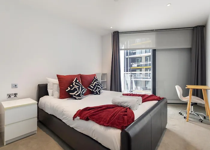 Modern 2Br Flat With Balcony Prime London Location