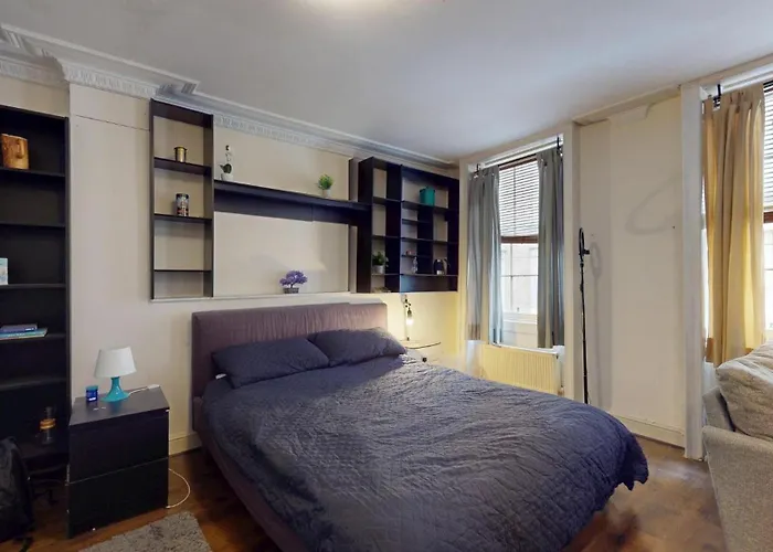 Spacious One-Bedroom Flat In Westminster Near Embankment, London