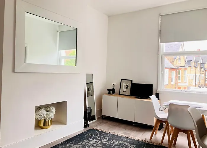 Bright Chiswick Apartment - Great Location