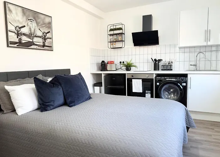Old Street Studio With Washer And Dryer