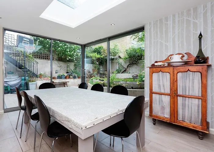 Veeve - Clapham Garden