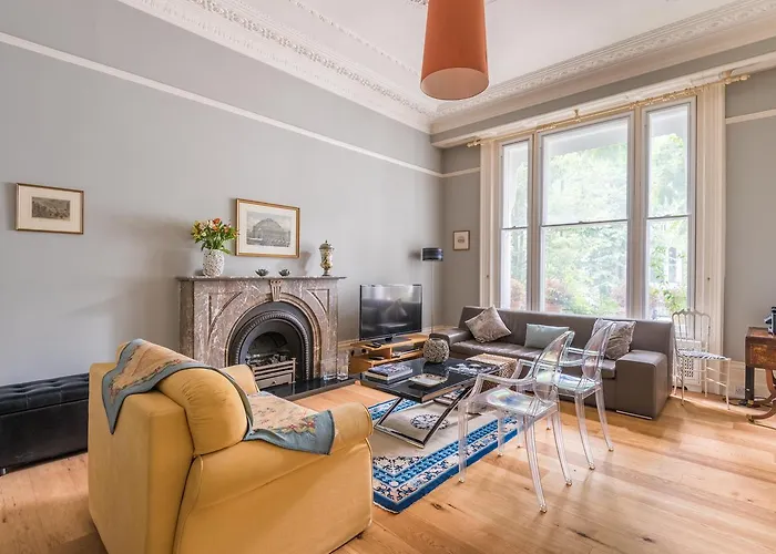 Lovely Chelsea Home Near The Thames By Underthedoormat