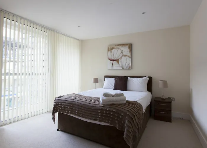 Lanterns Court 2B