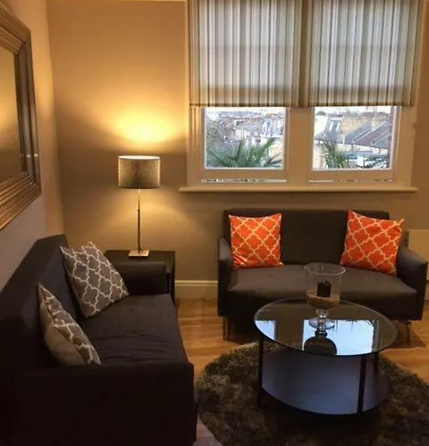 Stunning 2 Bed Flat Shepherds Bush