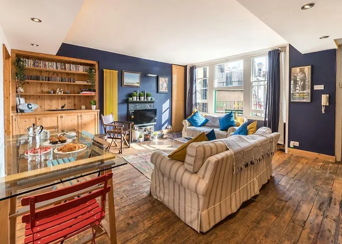 Artistic And Soulful Carnaby Street Movie Pad