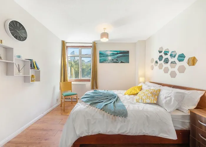 Canton Street - Deluxe Guest Room 3