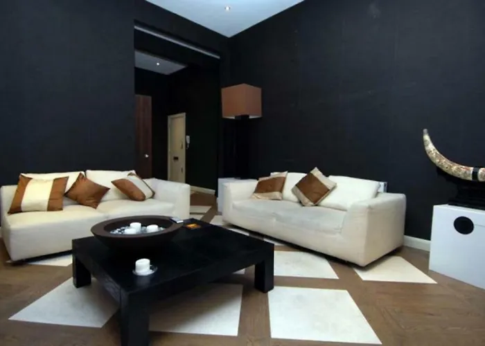 Luxurious Lower Ground Floor 3 Bedroom Large Flat