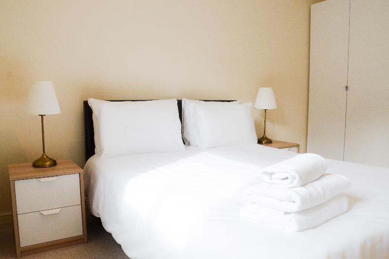 Oyo 139 Meridian Place 2 Bed Londres