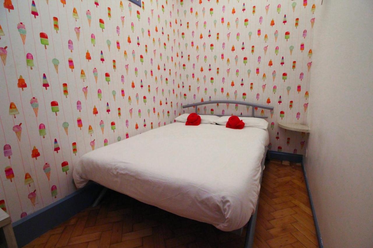 Backpackers Youth 18 - 35 Years Old Only Albergue *
