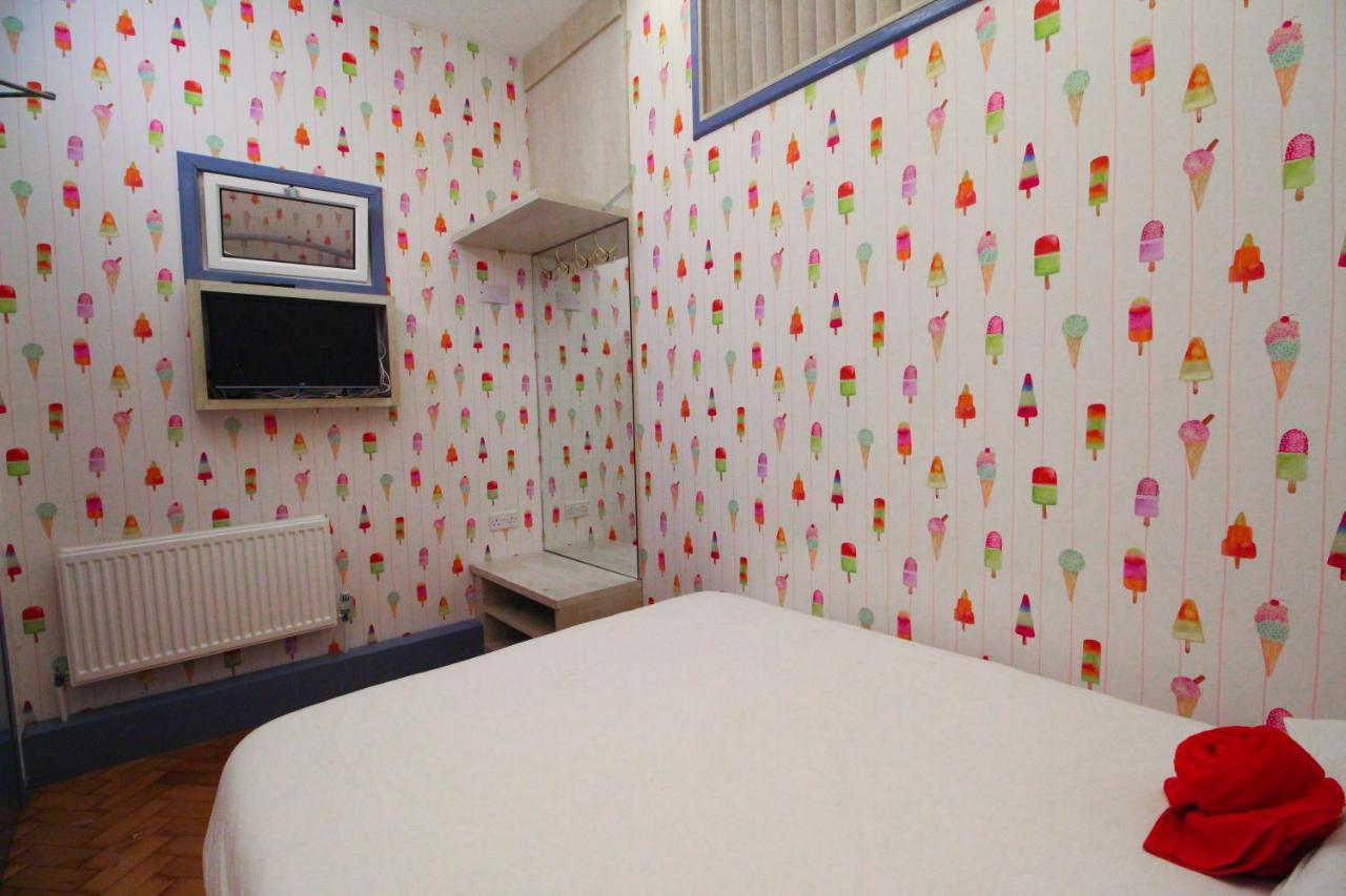 Backpackers Youth 18 - 35 Years Old Only Albergue