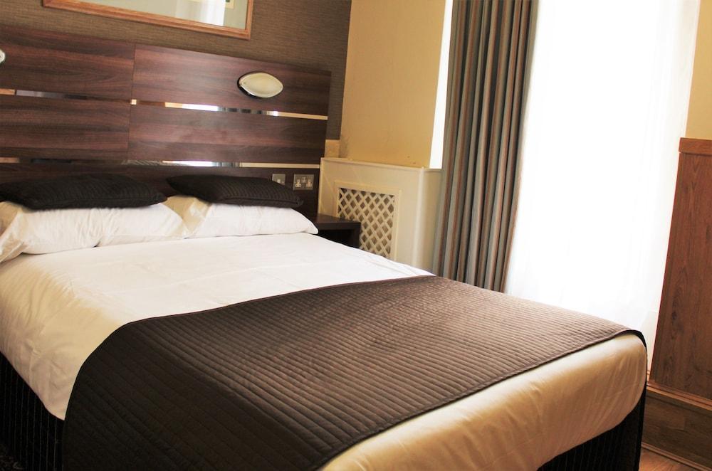 Huttons Hotel, Victoria Hotel 3*