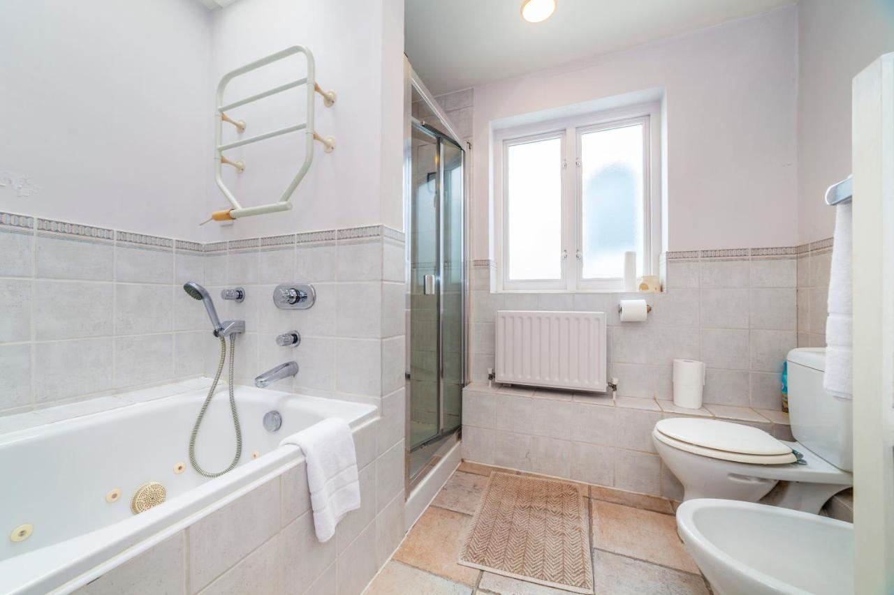 Сasa de vacaciones Kynance Mews Rustic And Unique Three Bedroom Mews House With A Private Courtyard