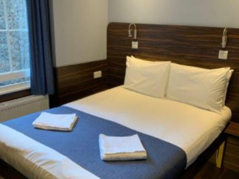 Hotel Angus 2*