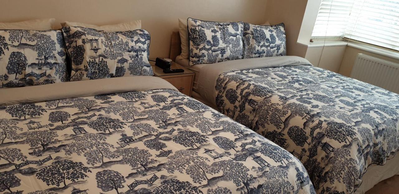 Apartment Luxury 3 Bedroom Flat 1min Walk From Underground, With Free Parking Sleeps X10 London